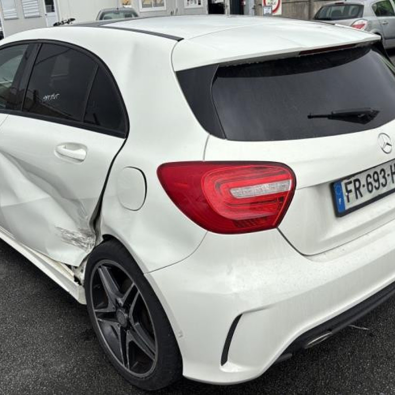 Pompe lave phares MERCEDES CLASSE A 176 Photo n°17