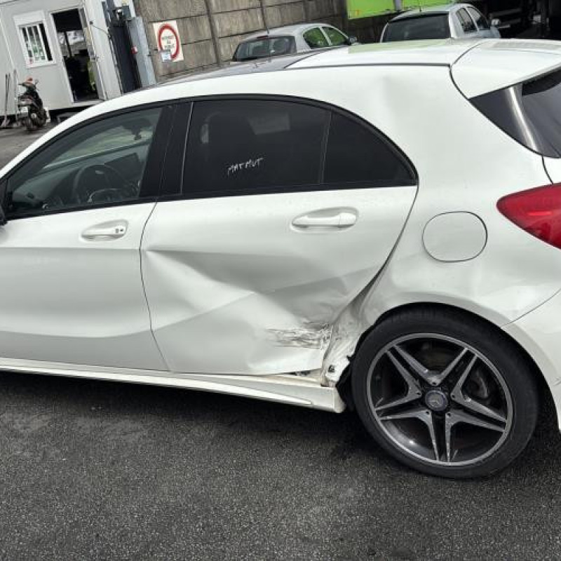 Pretensionneur de ceinture arriere gauche MERCEDES CLASSE A 176 Photo n°20