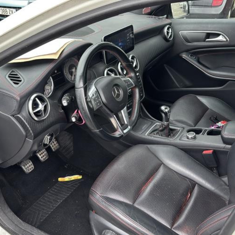 Pretensionneur de ceinture avant droit MERCEDES CLASSE A 176 Photo n°9