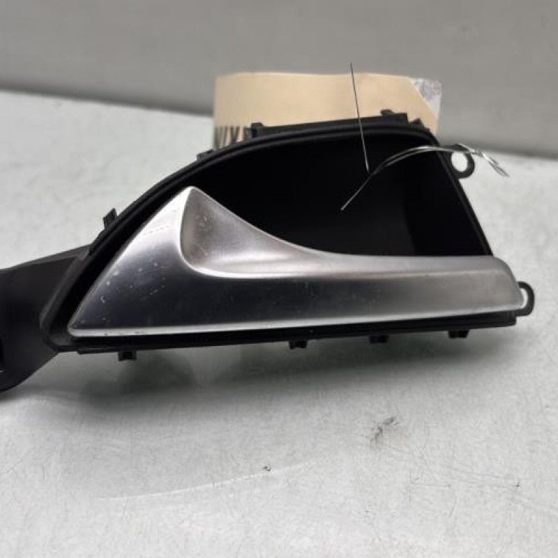 Poignee interieur arriere gauche MERCEDES CLASSE A 176 Photo n°1