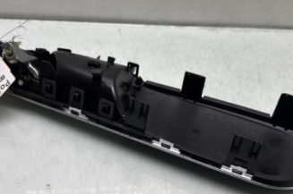 Poignee interieur avant droit MERCEDES CLASSE A 176