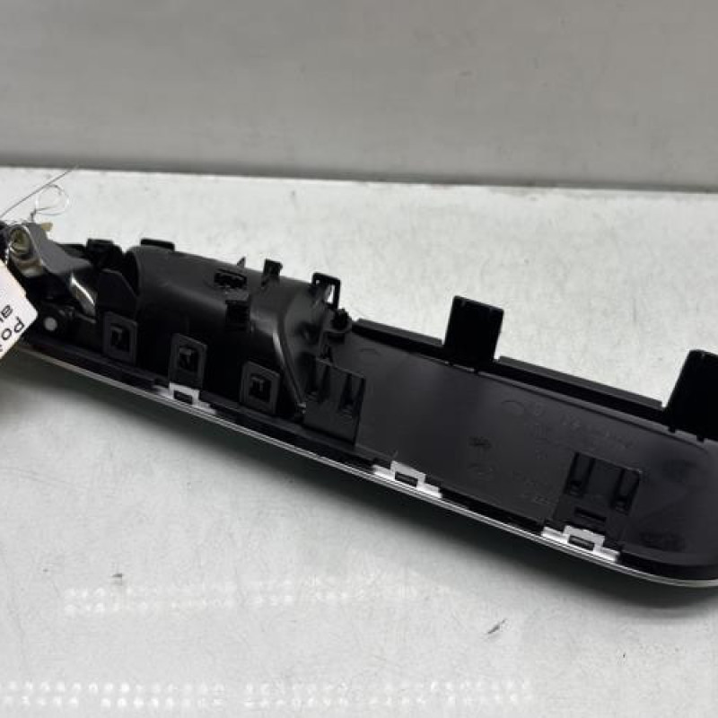 Poignee interieur avant droit MERCEDES CLASSE A 176 Photo n°3