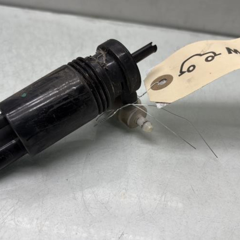 Pompe lave glace avant MERCEDES CLASSE A 176 Photo n°2