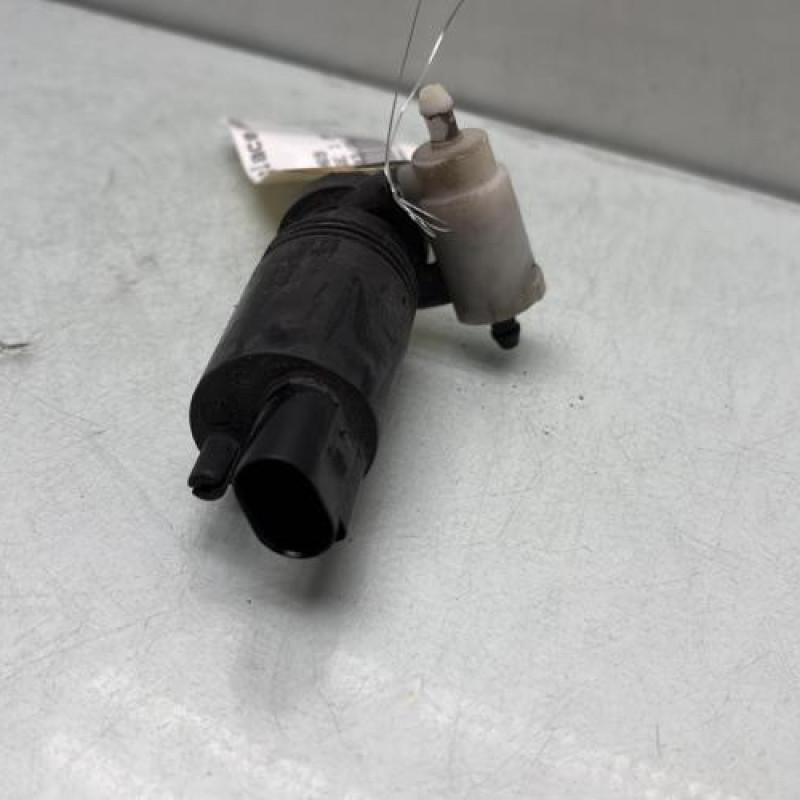 Pompe lave glace avant MERCEDES CLASSE A 176 Photo n°3