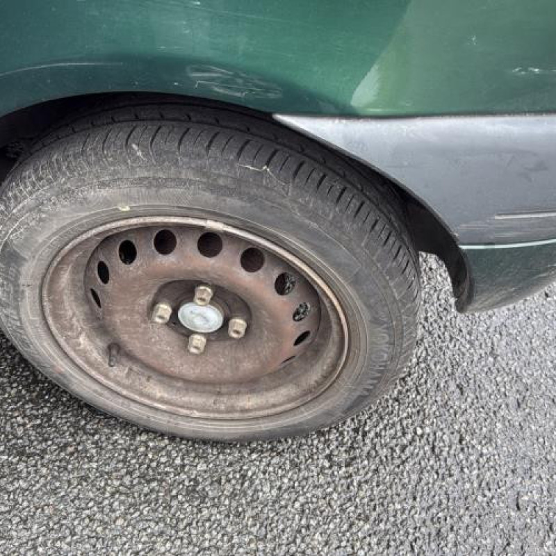 Attache ceinture arriere droit RENAULT CLIO 2 Photo n°15