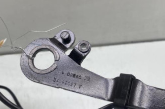 Attache ceinture arriere gauche PEUGEOT 5008 1