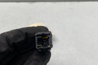 Attache ceinture arriere gauche PEUGEOT 5008 1