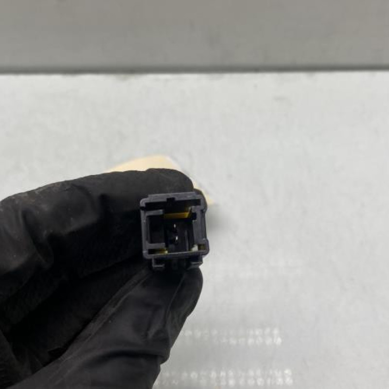 Attache ceinture arriere gauche PEUGEOT 5008 1 Photo n°4