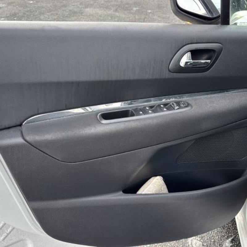 Attache ceinture arriere gauche PEUGEOT 5008 1 Photo n°18