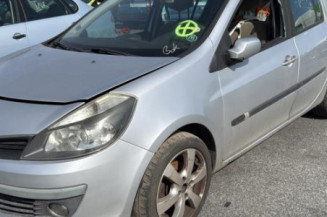 Attache ceinture arriere droit RENAULT CLIO 3