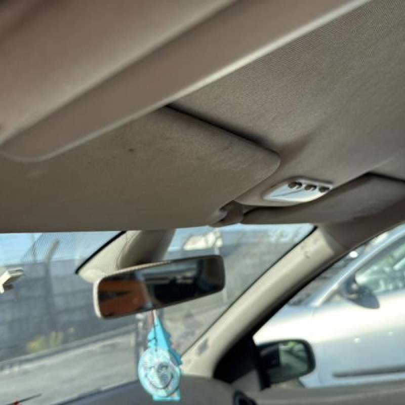 Attache ceinture arriere droit RENAULT CLIO 3 Photo n°15