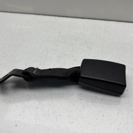 Attache ceinture arriere droit BMW SERIE 1 E88 Photo n°1