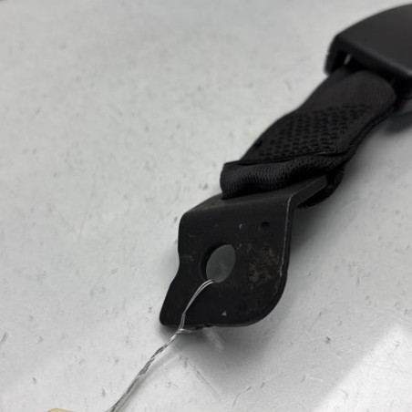 Attache ceinture arriere droit BMW SERIE 1 E88