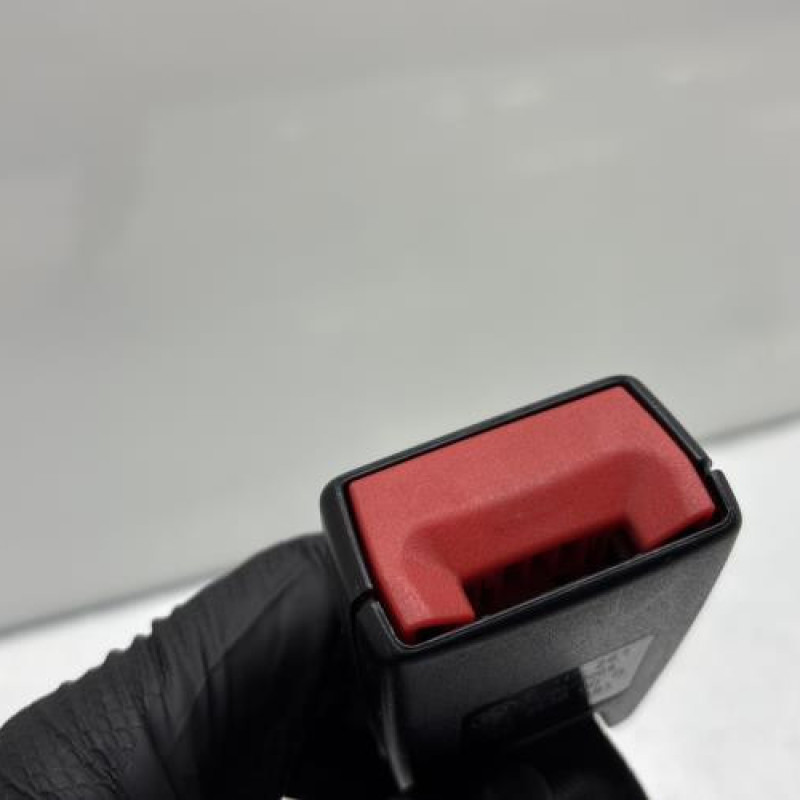 Attache ceinture arriere droit BMW SERIE 1 E88 Photo n°3