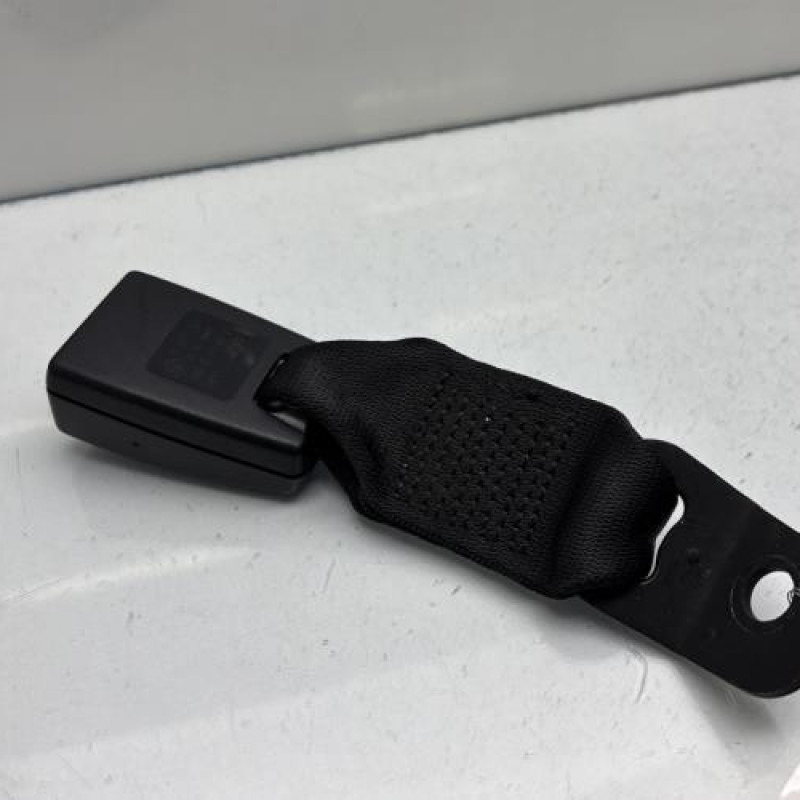 Attache ceinture arriere droit BMW SERIE 1 E88 Photo n°5