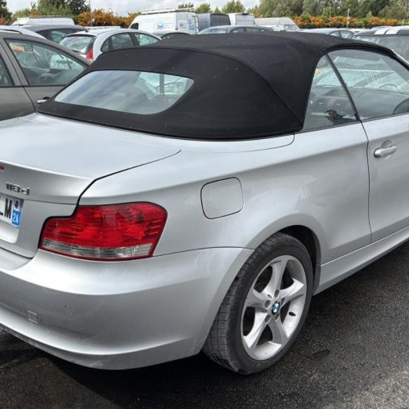 Attache ceinture arriere droit BMW SERIE 1 E88 Photo n°19