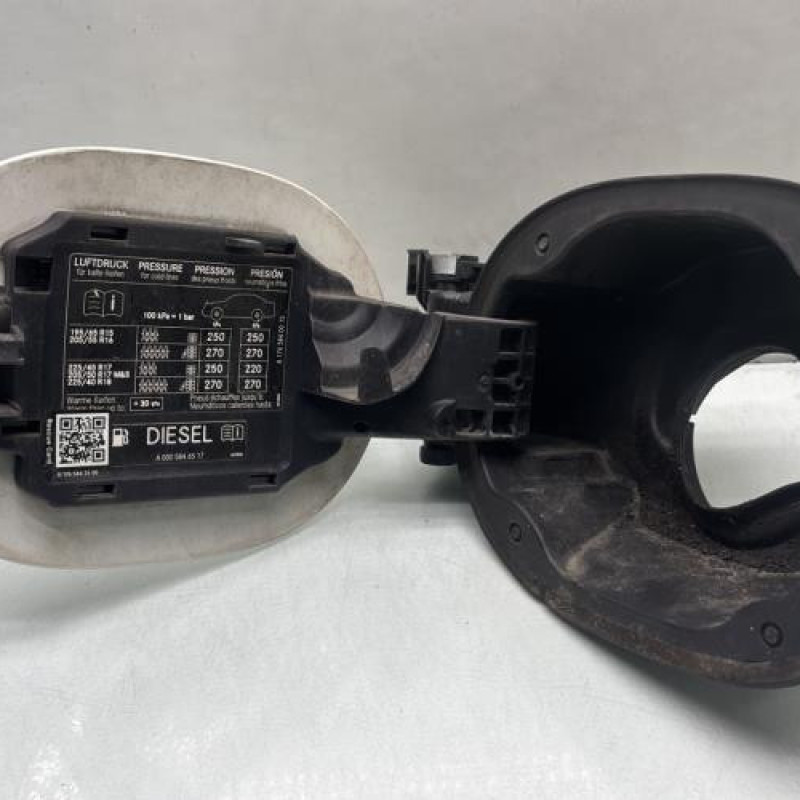 Trappe d'essence MERCEDES CLASSE A 176 Photo n°2