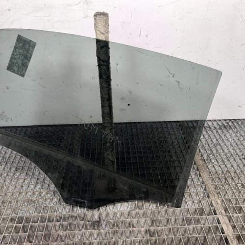 Vitre arriere gauche MERCEDES CLASSE A 176 Photo n°4