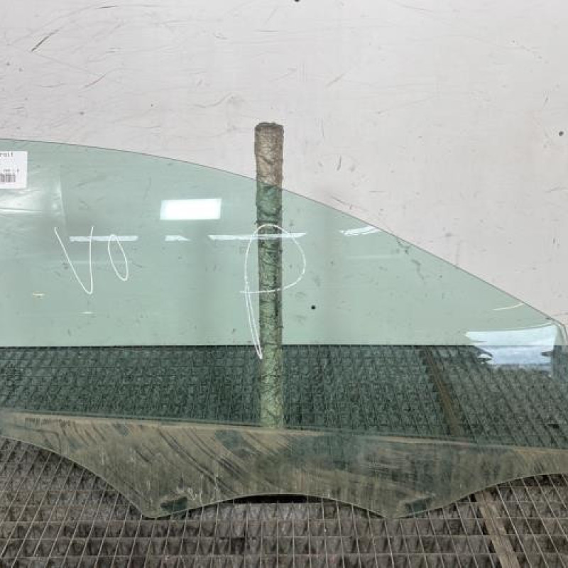 Vitre avant droit MERCEDES CLASSE A 176 Photo n°1