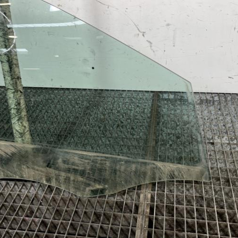 Vitre avant droit MERCEDES CLASSE A 176 Photo n°2