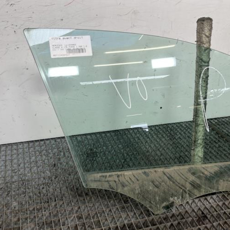 Vitre avant droit MERCEDES CLASSE A 176 Photo n°3