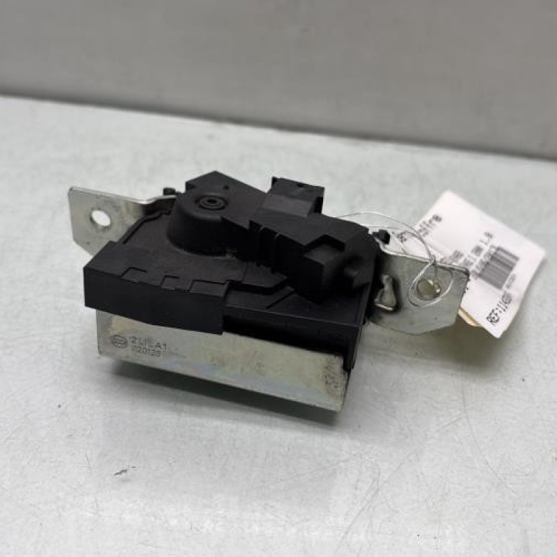 Serrure de coffre MERCEDES CLASSE A 176 Photo n°4