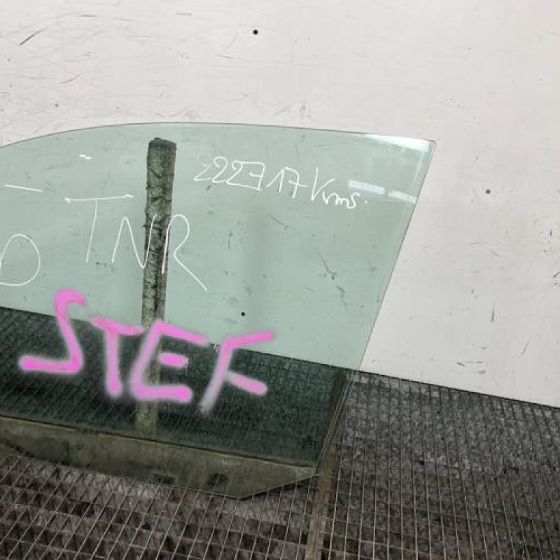 Vitre avant gauche VOLKSWAGEN CADDY 3 Photo n°3