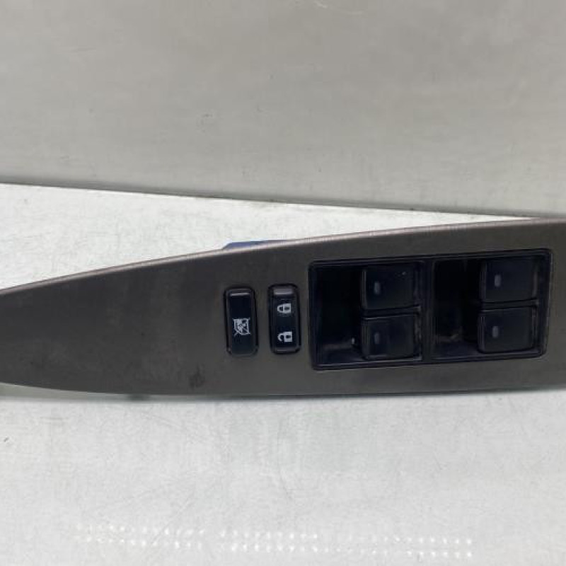 Interrupteur de leve vitre avant gauche TOYOTA AVENSIS 3 Photo n°1