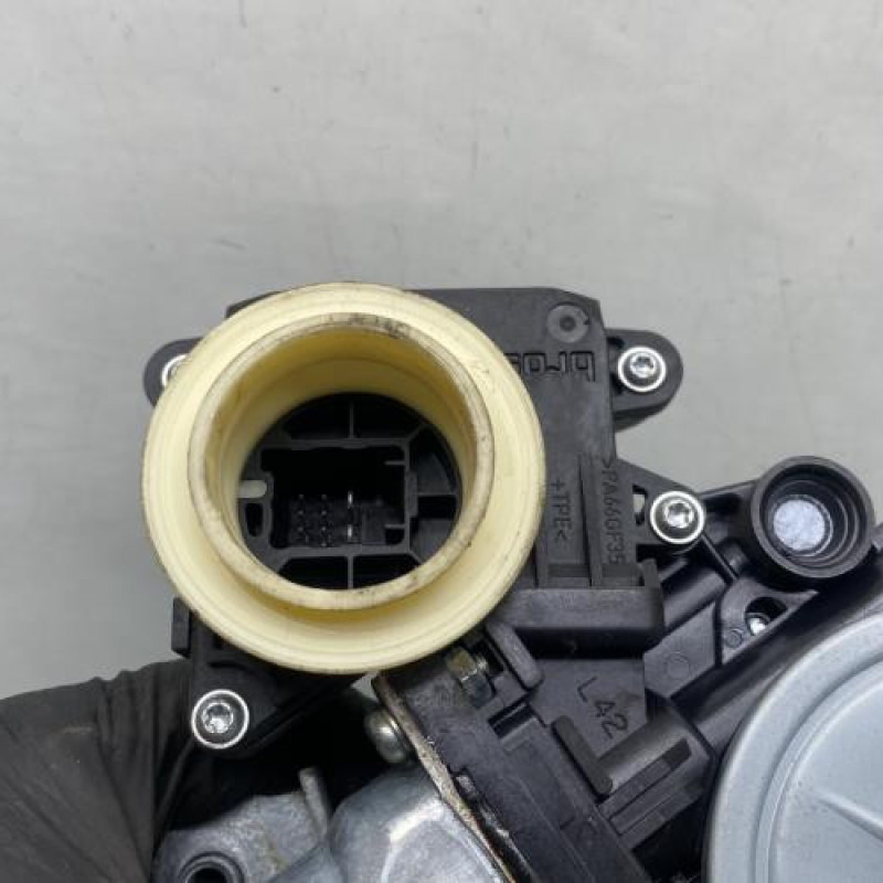 Leve vitre electrique avant gauche TOYOTA AVENSIS 3 Photo n°5