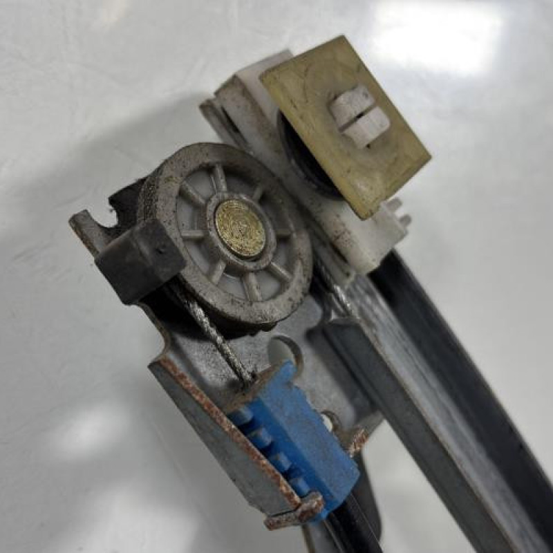 Leve vitre electrique avant droit PEUGEOT 106 Photo n°3