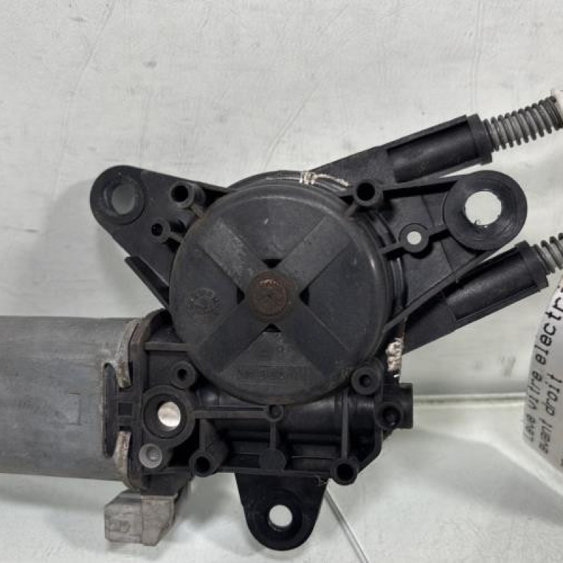 Leve vitre electrique avant droit PEUGEOT 106 Photo n°4