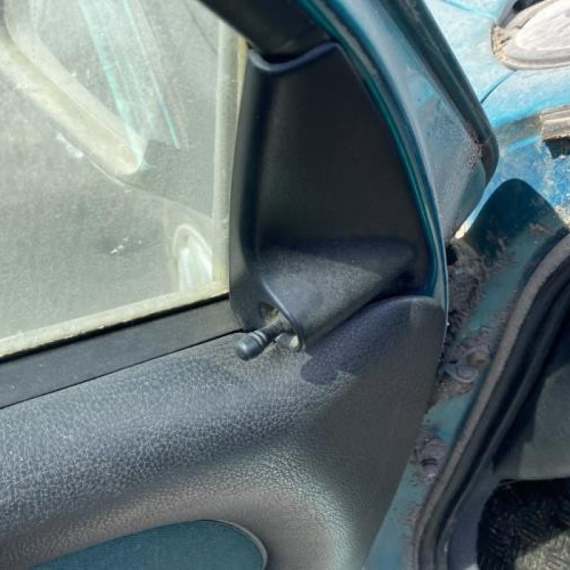 Leve vitre electrique avant droit PEUGEOT 106 Photo n°16