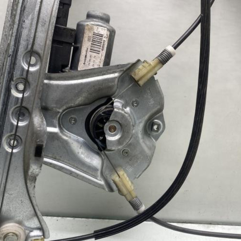 Leve vitre electrique avant droit RENAULT CLIO 3 Photo n°5