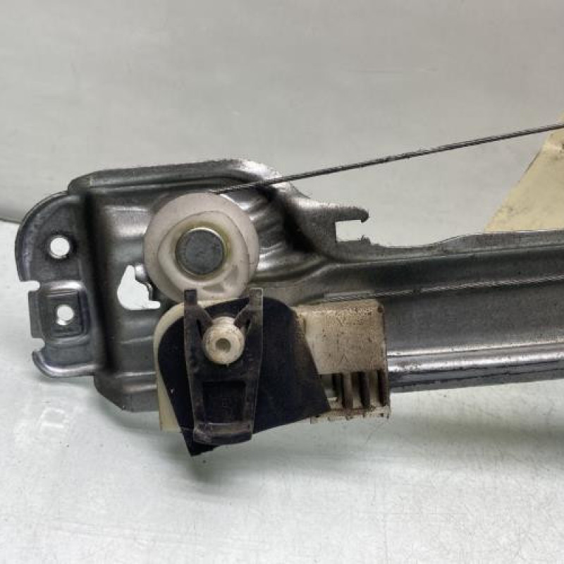 Leve vitre mecanique arriere droit RENAULT CLIO 3 Photo n°2