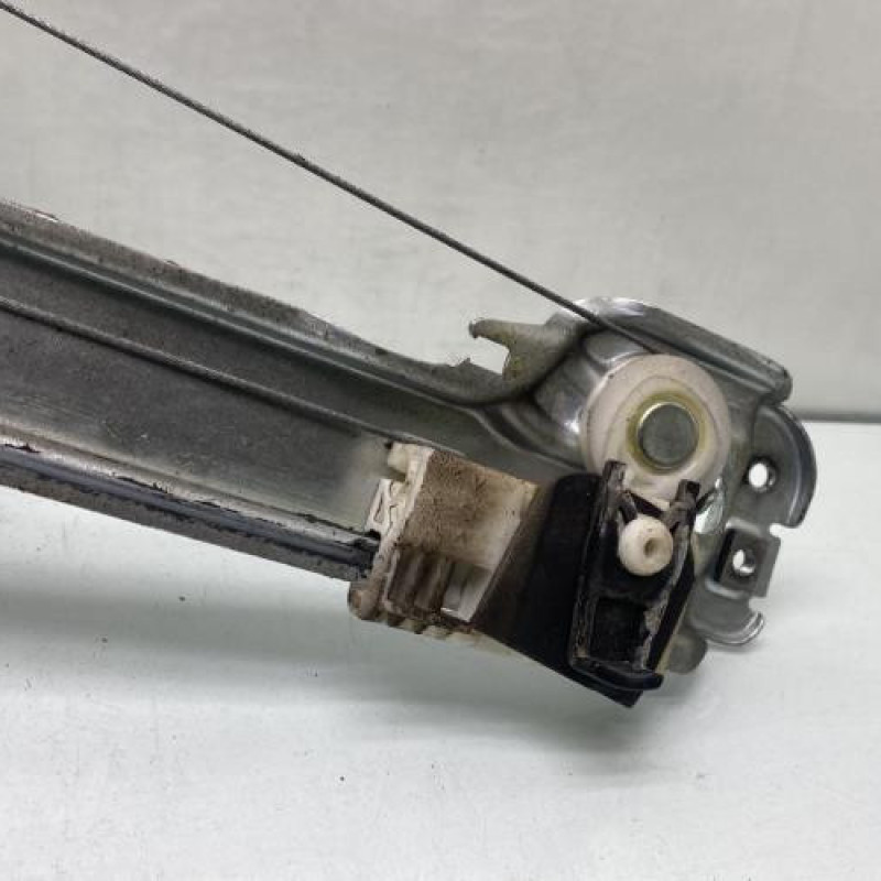 Leve vitre mecanique arriere gauche RENAULT CLIO 3 Photo n°2