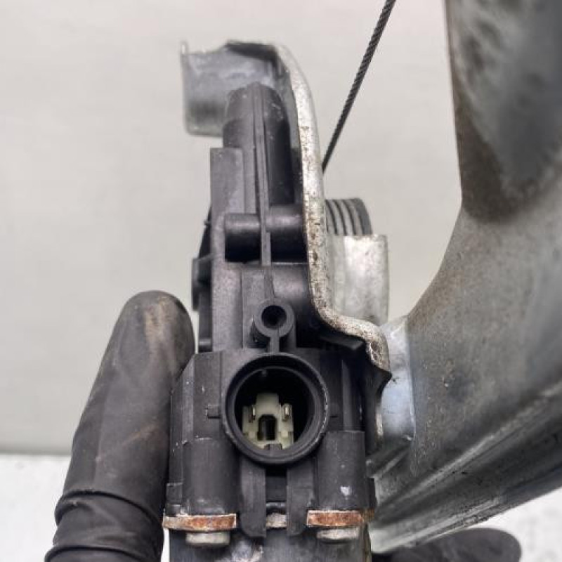 Leve vitre mecanique arriere gauche RENAULT CLIO 3 Photo n°5