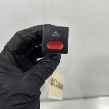 Bouton de warning CITROEN SAXO Photo n°1