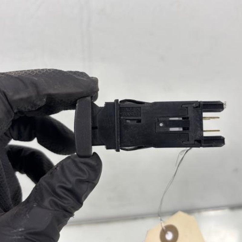 Bouton de warning CITROEN SAXO Photo n°2