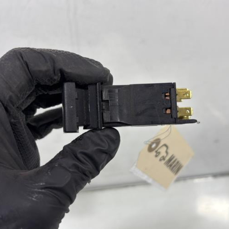 Bouton de warning CITROEN SAXO Photo n°4