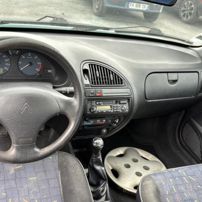 Bouton de warning CITROEN SAXO Photo n°16