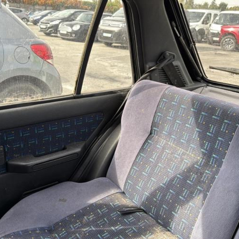 Poignee porte arriere droit PEUGEOT 205 Photo n°18