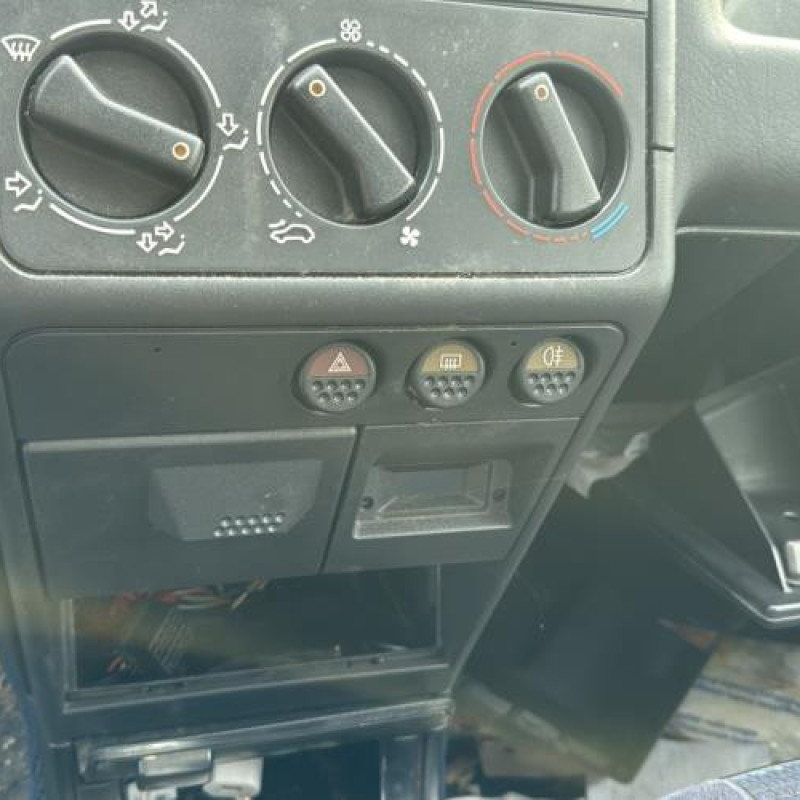 Poignee porte arriere droit PEUGEOT 205 Photo n°20