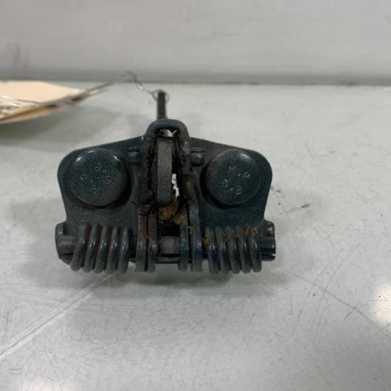 Arret de porte avant droit PEUGEOT 205 Photo n°1