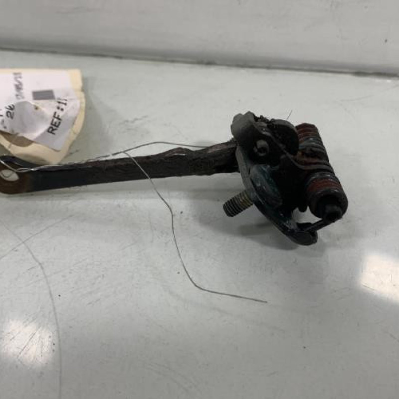 Arret de porte avant gauche PEUGEOT 205 Photo n°2