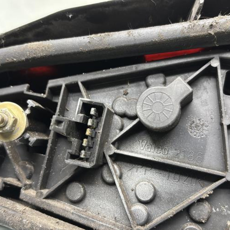 Feu arriere principal gauche (feux) PEUGEOT 106 Photo n°3