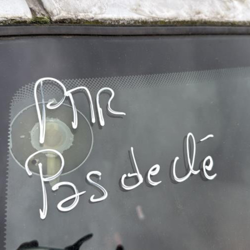 Poignee interieur avant droit PEUGEOT 106 Photo n°17