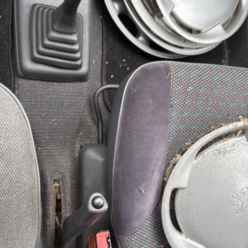 Poignee interieur avant gauche PEUGEOT 106 Photo n°14