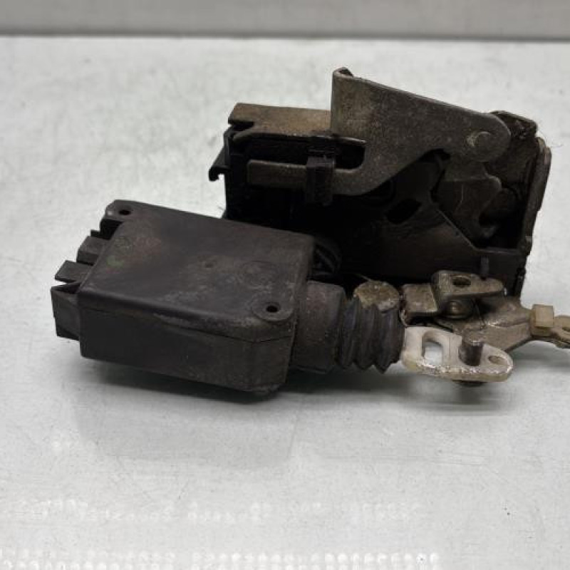 Serrure arriere droit PEUGEOT 106 Photo n°2