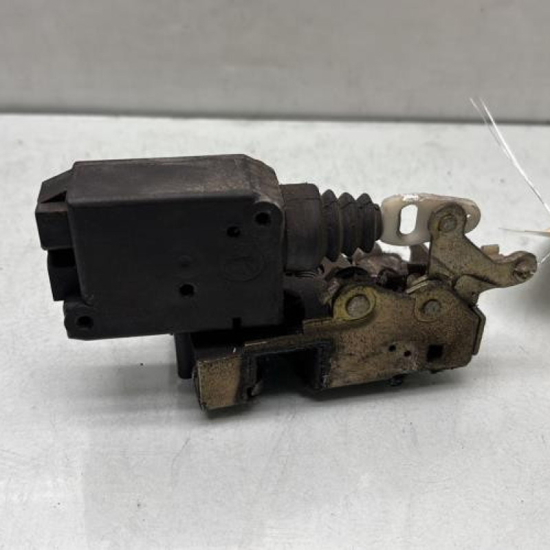 Serrure arriere droit PEUGEOT 106 Photo n°3