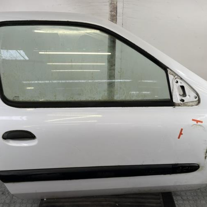 Porte avant droit RENAULT CLIO 2 Photo n°1